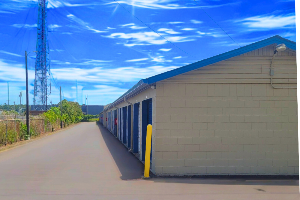 Self storage with drive-up unit in Craven County